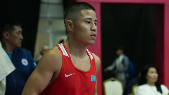 Казахстанец, побеждавший Халокова, вышел в четвертьфинал ЧРК