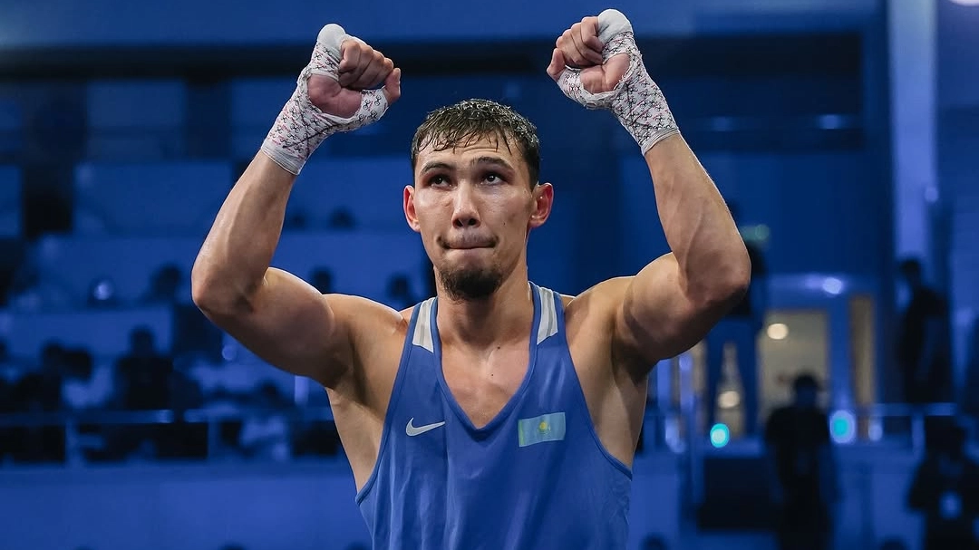 Серебряный призер чемпионата мира прошёл в четвертьфинал ЧРК по боксу