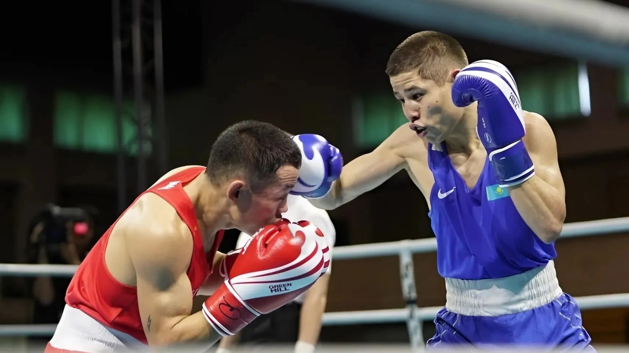 Оразбек Асылкулов выбил двукратного чемпиона Азии в четвертьфинале ЧРК по боксу