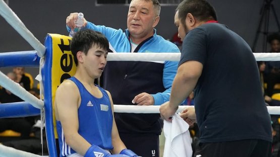 Бекзат Алдамжаров прошел в полуфинал после жесткого боя с Сулейменом
