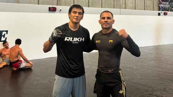 Азат Максум рассказал о подготовке к бою с чемпионом UFC