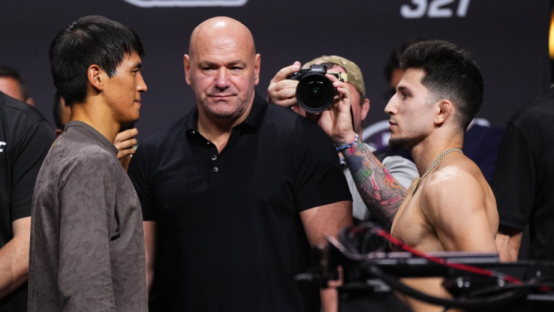 Азат Максум неожиданно проиграл на UFC 321. Минус балл от судьи и минус один казахстанец в UFC