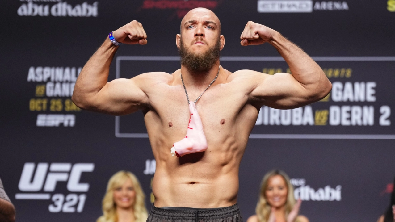 Бразилец выиграл четвертый бой подряд в UFC скручиванием пятки