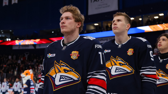 Михайлис помог "Металлургу" разгромно выиграть матч в КХЛ (ВИДЕО)