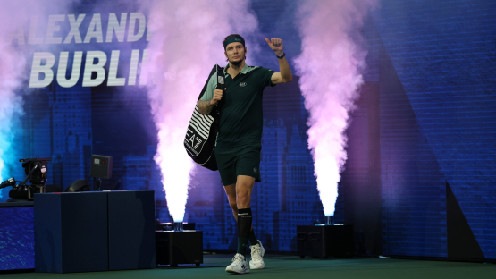 Бублик успешно стартовал на Мастерсе в Париже (ВИДЕО)