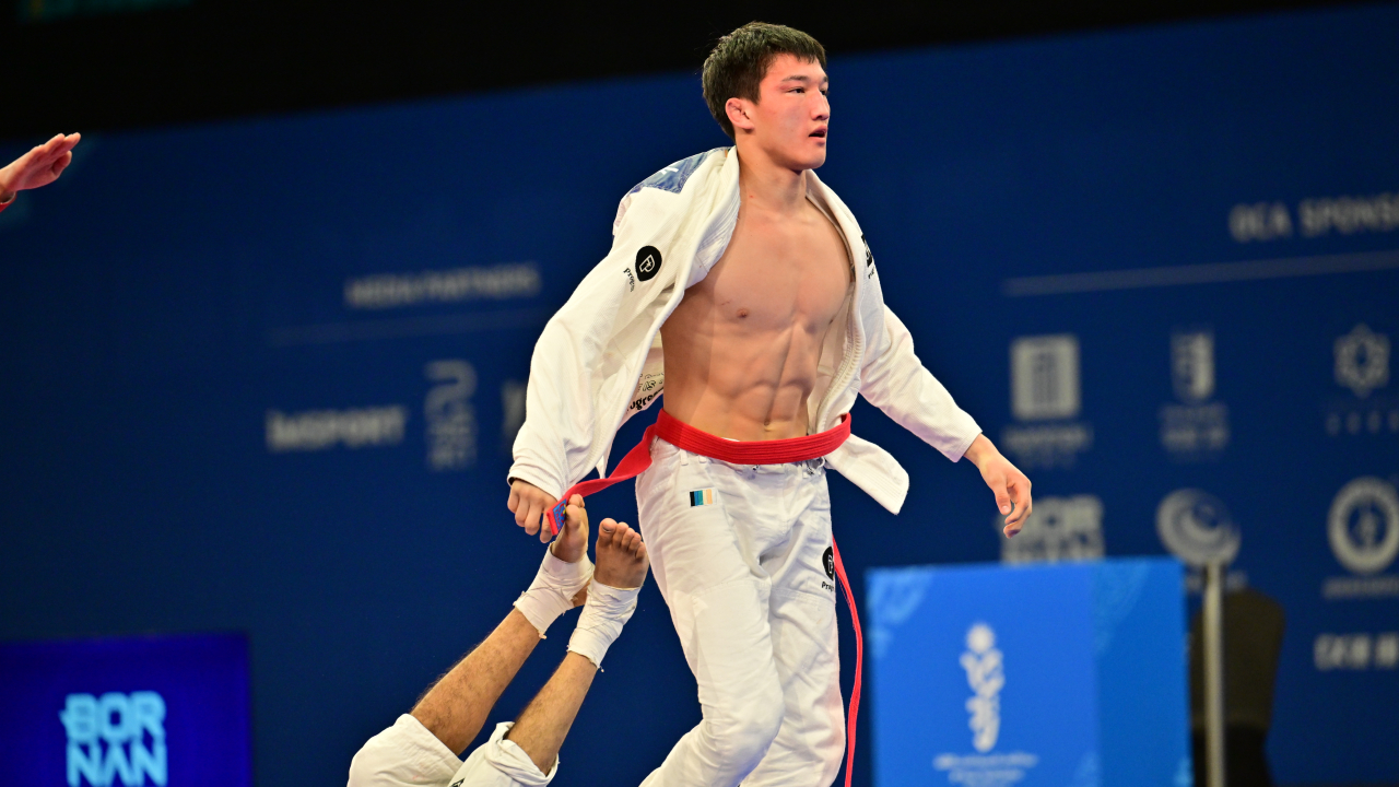 Казахстанец принес золото по джиу-джитсу на юношеской Азиаде