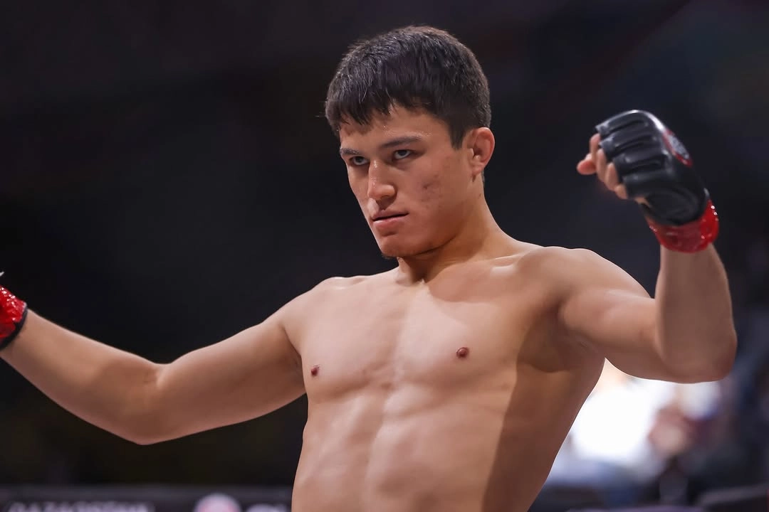 Казахстанский боец эффектно дебютировал в топовой лиге RIZIN