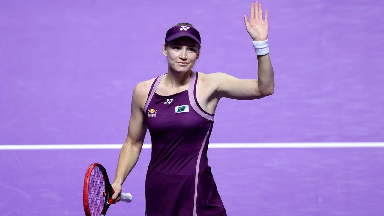 Елена Рыбакина заработала уже больше миллиона долларов на Итоговом турнире WTA