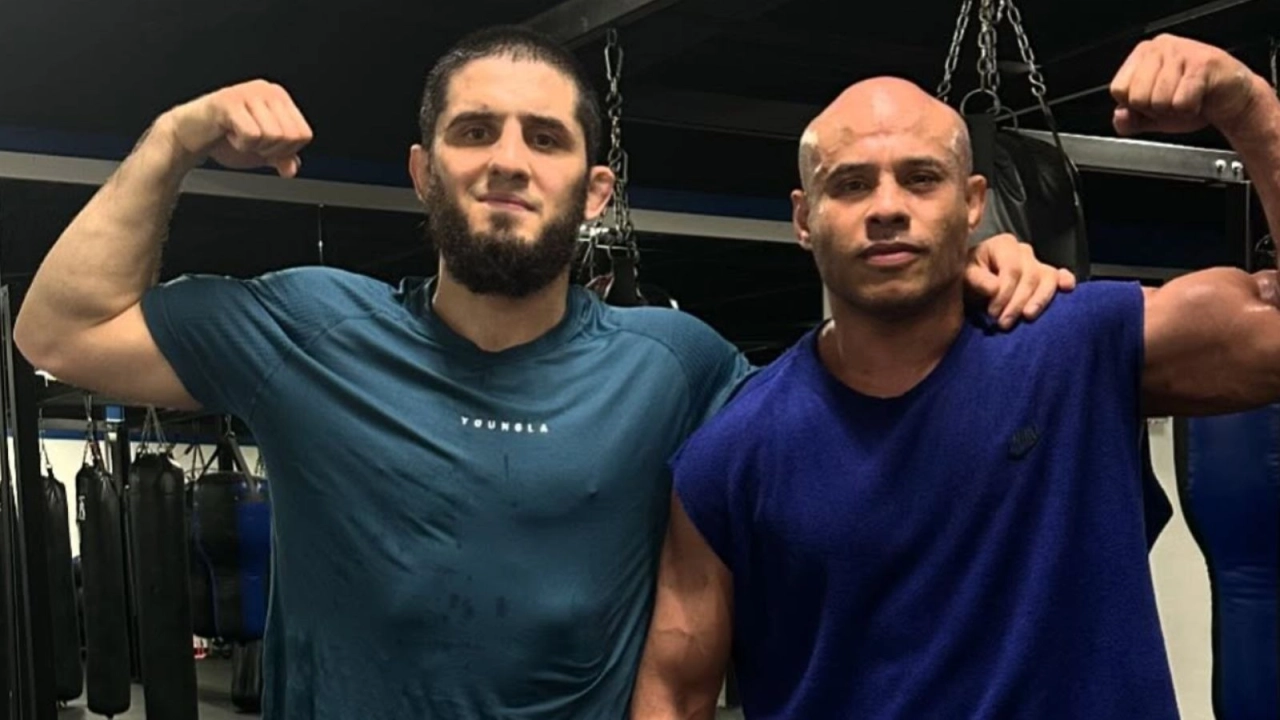 Менеджер Ислама Махачева дал прогноз на бой Царукяна с Хукером