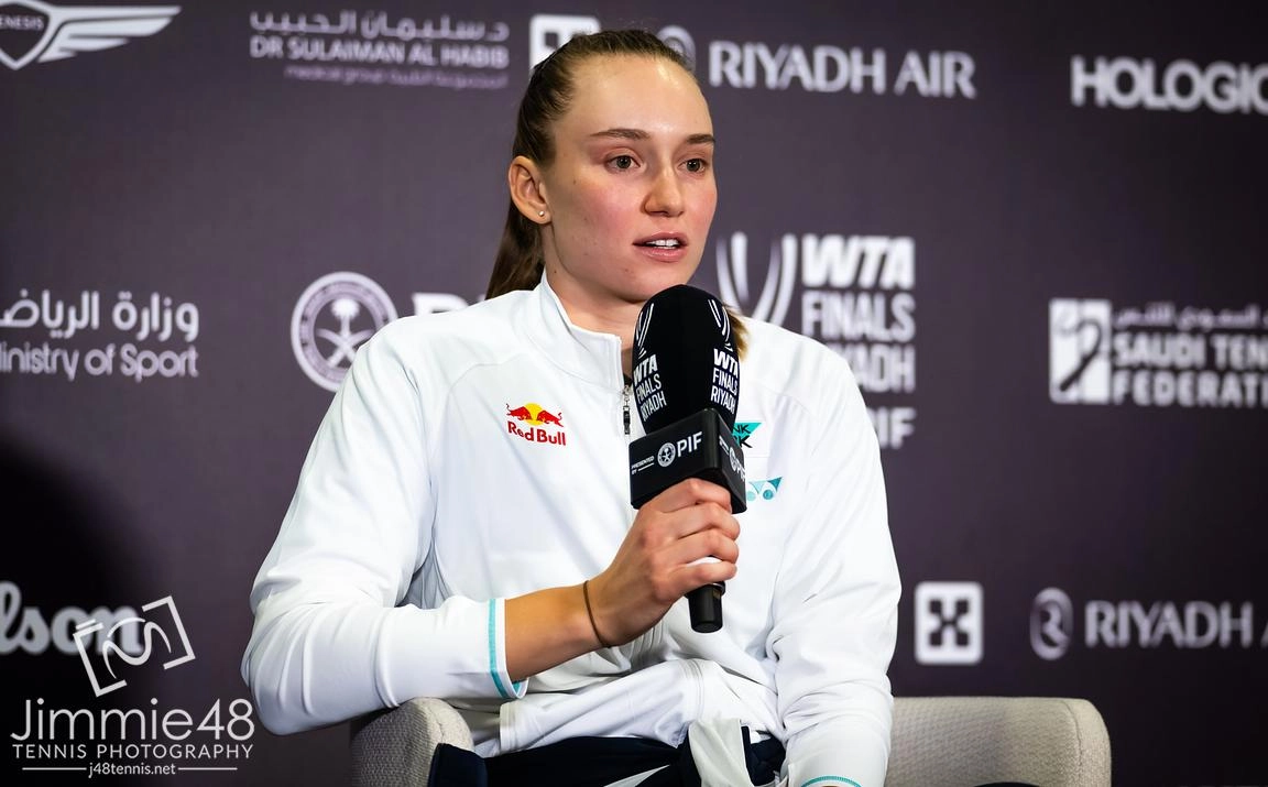 Рыбакина рассказала о травме после выхода в финал Итогового WTA