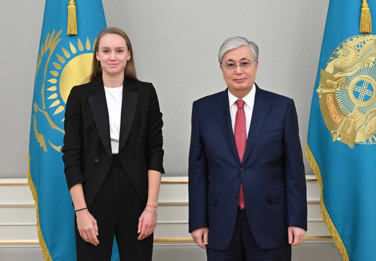 Касым-Жомарт Токаев поздравил Елену Рыбакину с победой на WTA Finals