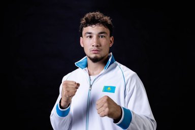 Казахстанец разгромил соперника и выиграл медаль Кубка мира по боксу