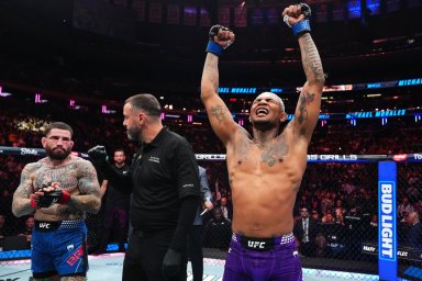 Непобеждённый боец из дивизиона Шавката потребовал бой за пояс UFC