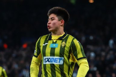 Дастан Сатпаев специально получил желтую в Лиге чемпионов. Зачем? 