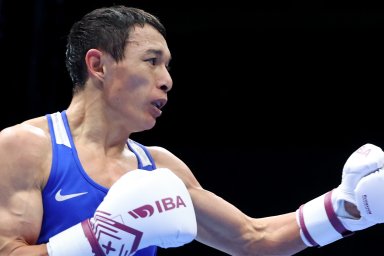 Чемпион мира из Казахстана выиграл второй бой на ЧМ-2025 и гарантировал себе медаль 