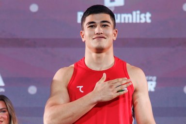 Чемпион мира из Узбекистана проиграл россиянину в финале ЧМ-2025 от IBA 
