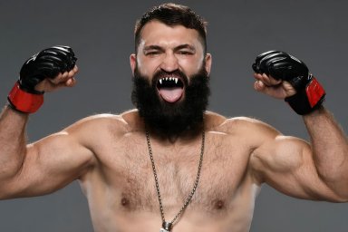 Экс-чемпион UFC подрался с командой популярного тиктокера